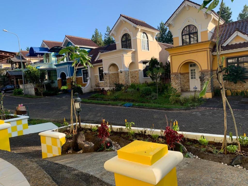 Villa Wubao Kota Bunga 3 Kamar Harga Budget Cinengangirang Exterior photo